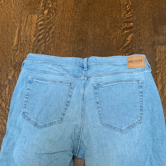 HOLLISTER Low-Rise Boyfriend Light Wash Distressed Stretch Jeans Women’s Size 32 - Picture 6 of 8